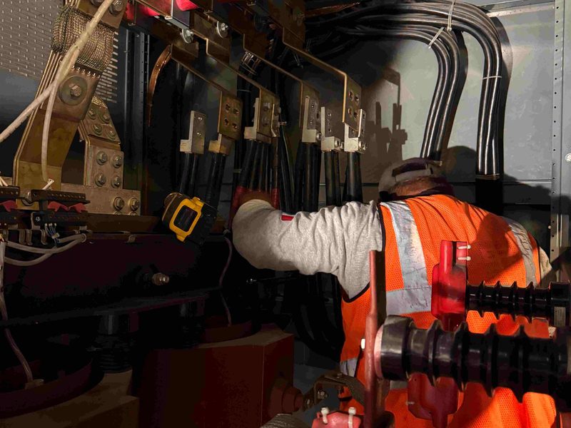Trabajos en el transformador TR-02 de 220 V